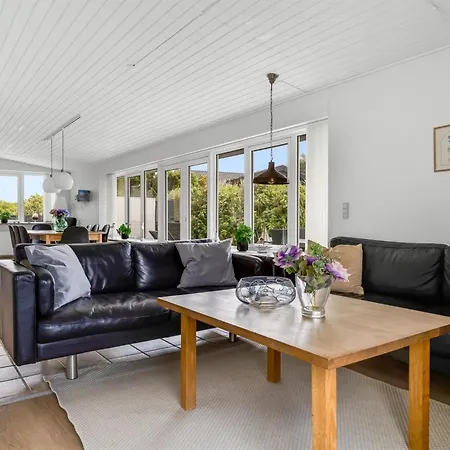 Kita - 500m From The Sea By Interhome *