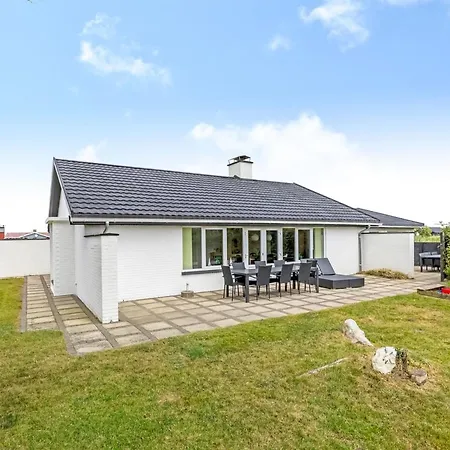 Kita - 500m From The Sea By Interhome Lakolk